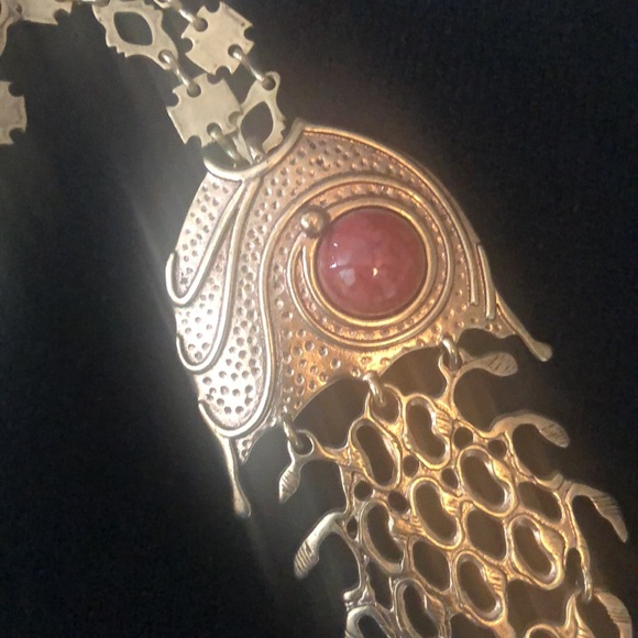 Bold and striking fish statement necklace - Picture 6 of 7